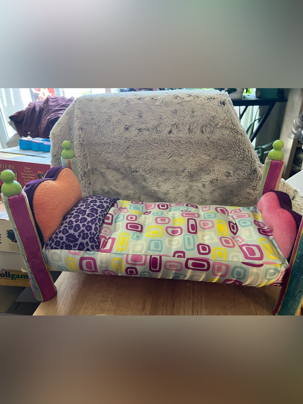 Kids Colorful Geometric Doll Sofa with Purple and Pink Accents